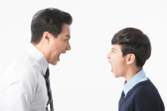 家長過度滿足孩子的需求，極容易導(dǎo)致青春期叛逆，適當(dāng)拒絕有方法
