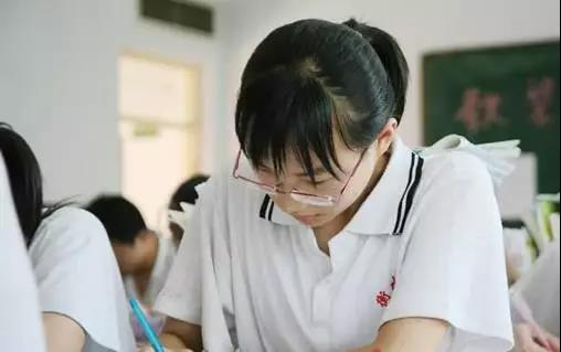 家有初中生：初二要在五個(gè)方面下功夫，不然上了初三困難重重！